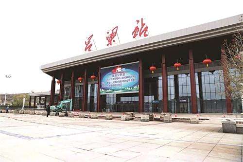 吕梁站